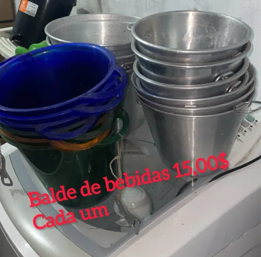 Baldes de bebidas 15,00 cada um 