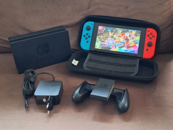 Nintendo Switch V2 + Cartão de Memória 128GB
