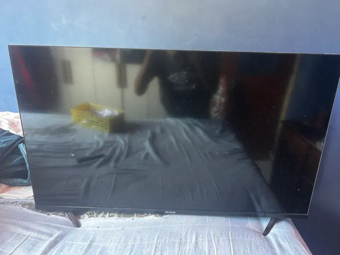 Vendo tv nova com defeito