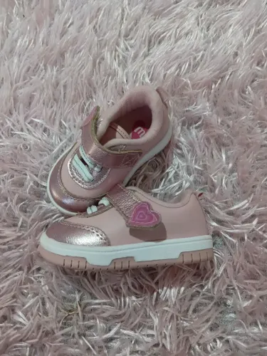 Vendo tênis infantil Rosa