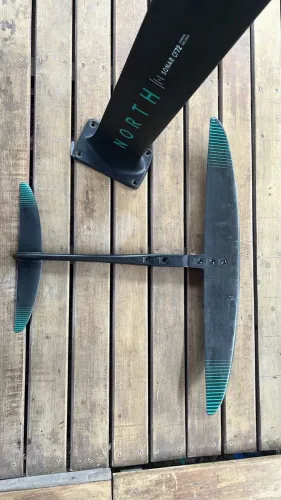 Foil north carbono 