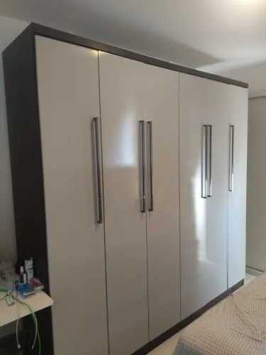 Guarda-roupa casal