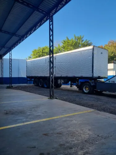 Vendo Carreta Baú