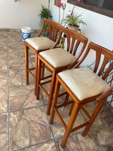 Vendo banquetas de madeira 