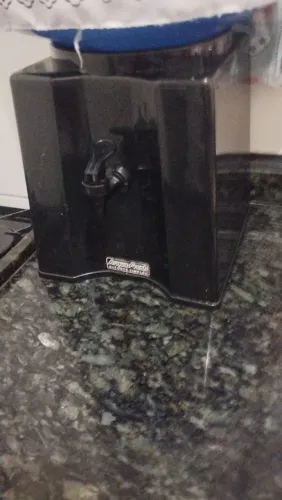 Vendo galão de água mais suporte tudo novo 25 reais ano do galão 2029