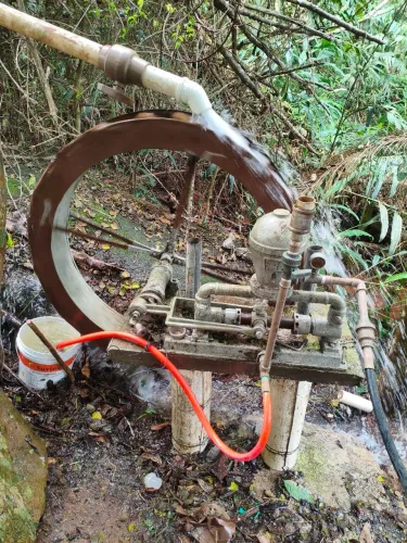 Roda d'água  estalei não consegui fazer ela funcionar vendo ou algo do m interesse  2200Re