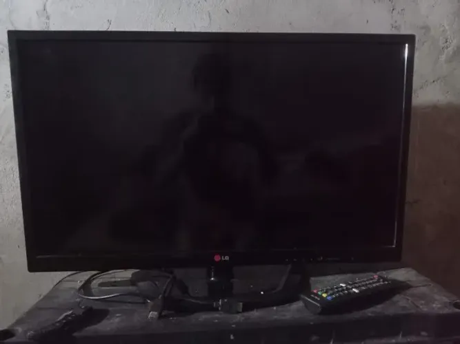 TV LG 32" com Controle + Entrada HDMI - R$ 350