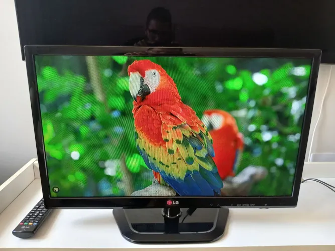 TV Monitor LG 24" LED c/ Controle e Fonte Original - Excelente Estado