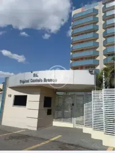 O apartamento possui 3 Dormitórios, 3 Suítes, 4 Banheiros, 2 Vagas na garagem, 206m² de Ár