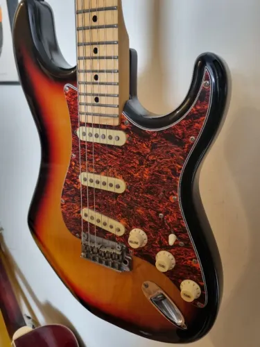 Guitarra Tagima T-635  Stratocaster Sunburst | Classic Series