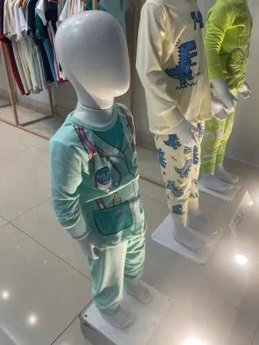 Manequins infantis com base com led 