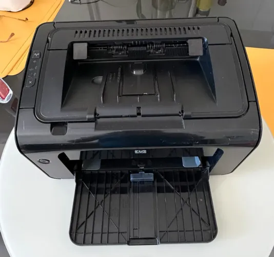 HP LaserJet Pro P1102w ? versão com Wi-Fi.
