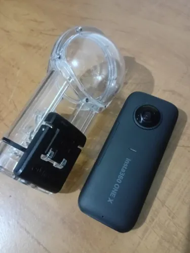 INSTA360 ONE X 5.7K | ESTABILIZAÇÃO FLOWSTATE | 18MP 5.7K  com estojo subaquático e case