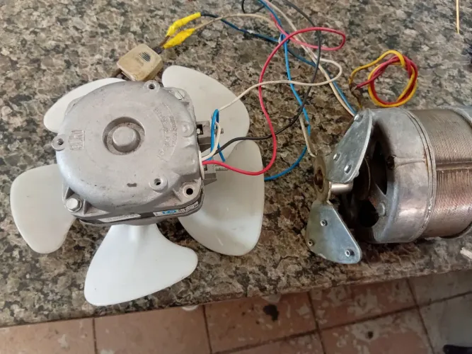 2 motores elétricos para geladeira expozitora