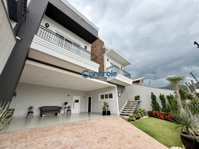 Casa à venda na Pedra Branca com elevador