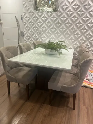 Mesa de jantar com 6 cadeiras em madeira maciça