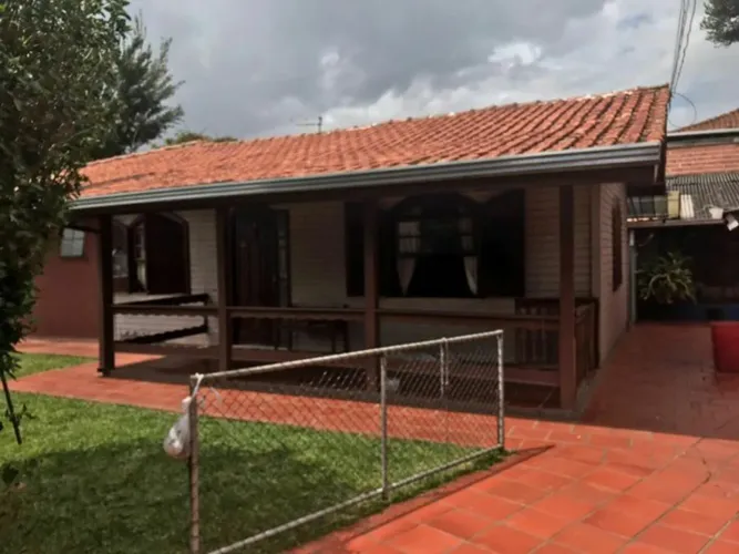 Casa em Rua Assis Figueiredo - Guaíra - Curitiba/PR