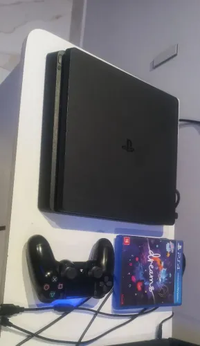 PS4 slim muito novo nunca foi aberto tudo original da Sony