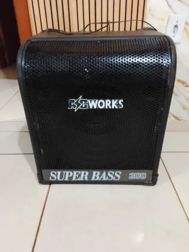 Caixa de som para guitarra e microfone