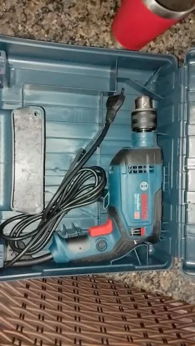 Vendo furadeira e parafusadeira Bosch 