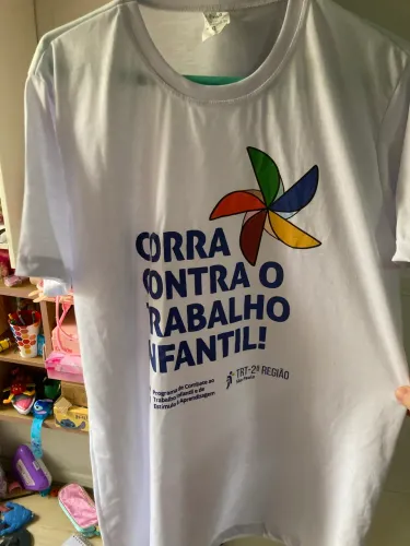 Camiseta Branca ?Corra Contra o Trabalho Infantil? - TRT 2ª Região