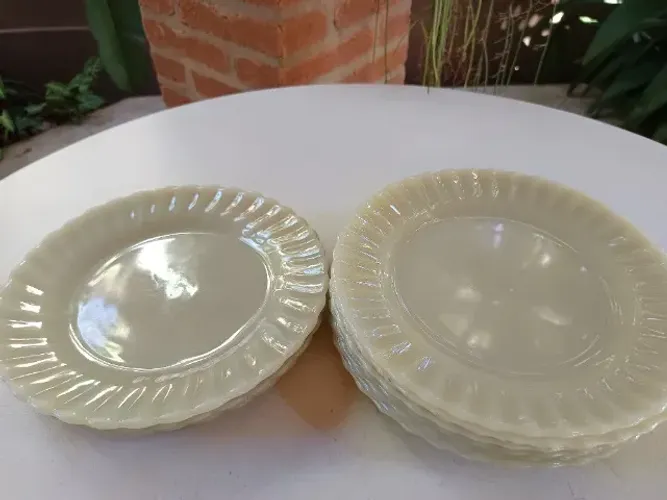 Lote 12 Pratos Rasos Antigos Colorex Opalina Marfim Vintage