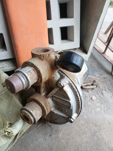 Bomba d'água injetora THEBE 3/4 CV VALOR: R$100