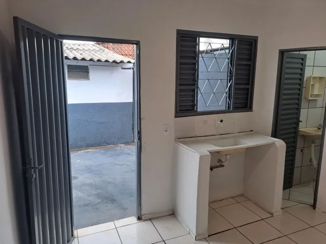 Aluga-se um Quarto. Para Mulheres Solteiras 