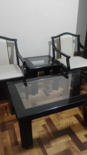Mesa de centro dupla com 02 cadeiras