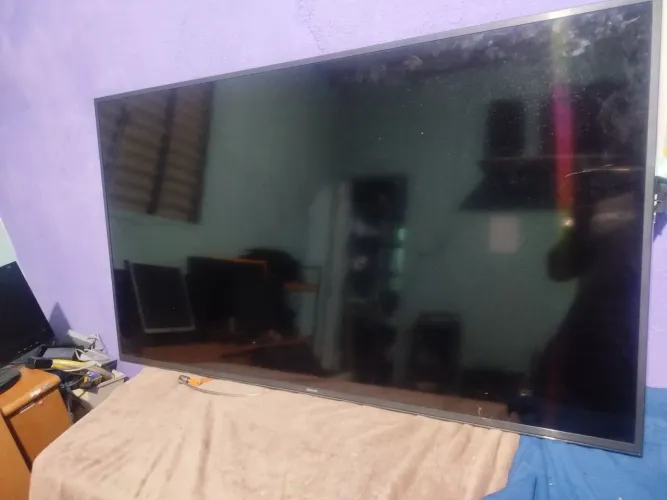 Tv led Smart 60 polegadas tela trincada para retirada de peça