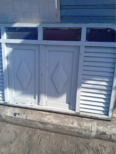 Janelão de Maçaranduba Seminovo 1,50 x 90