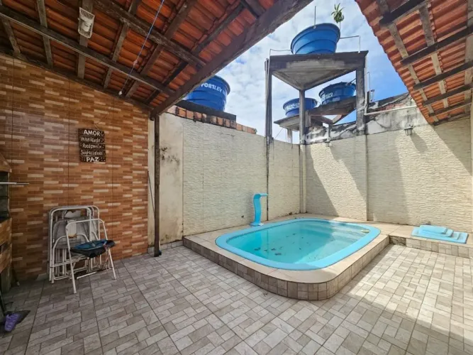 Casa com piscina no Oswaldo Frota/Cidade Nova