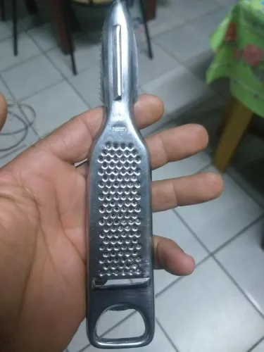 Antigo abridor de garrafa Elmo