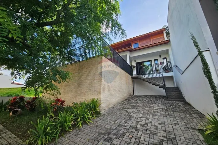 Tranquilidade, Silêncio e a Nobreza da Madeira: O Refúgio que Você Merece
