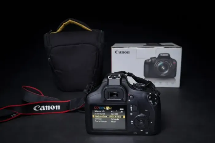 Câmera Canon EOS Rebel T100