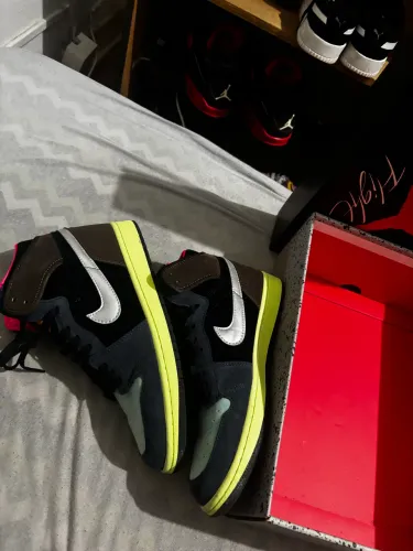 Air Jordan 1 low se ?inside cut
