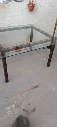 ? Vende-se mesa de jantar 6 cadeiras ?