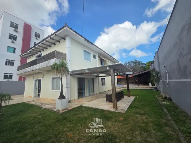 Vende-se Excelente Casa Duplex no Jardim São Francisco - 4 Suítes - Piscina