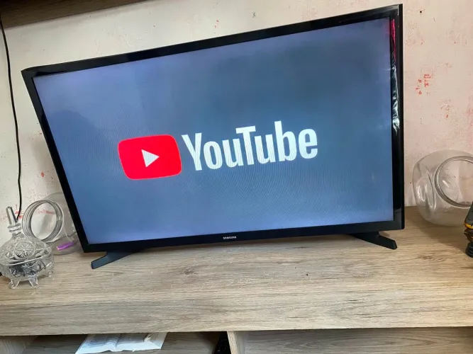 TV SMART 32 SAMSUNG FUNCIONANDO TUDO PERFEITAMENTE COM NETFLIX ABERTA MORO EM CG