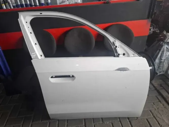 Porta dianteira direita bmw x1 2022 2024 original