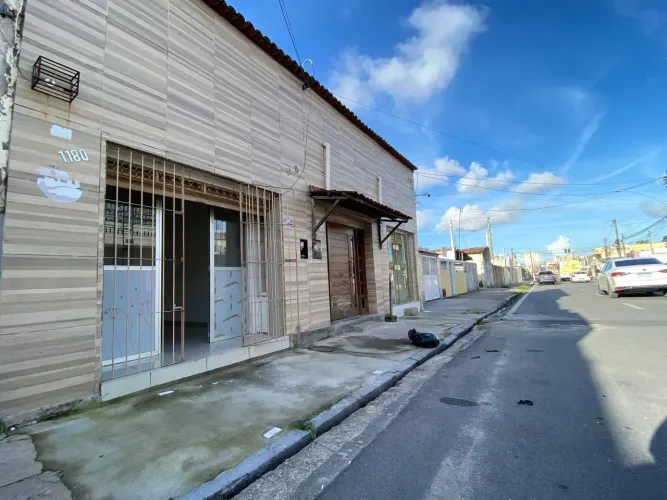 Alugo 2 pontos comercial, no bairro da Ponta Grossa na principal da Rua formosa