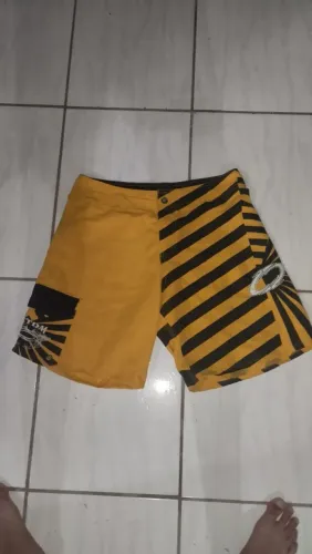 Bermuda Oakley Boardshort Amarela e Preta Original