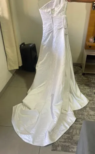 Vendo três vestidos de noiva com regulagem 600 reais