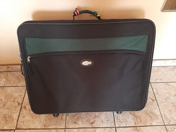 Mala de viagem simples de tecido lona Preta.