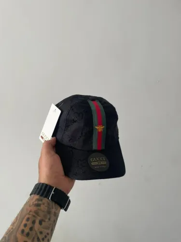 Boné Gucci Preto Faixa Vermelha