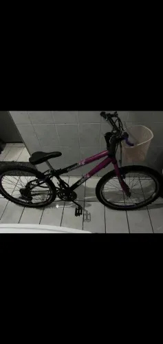 Bicicleta aro 18 feminino rosa em bom estado de conservação