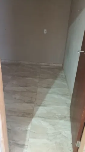 Alugo casa