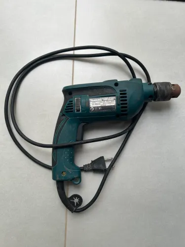 Furadeira de impacto Makita HP1640