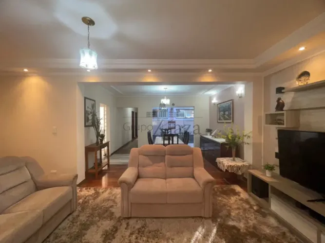 Casa - Jardim Marcondes - Jacareí - 3 Dormitórios - 177m².