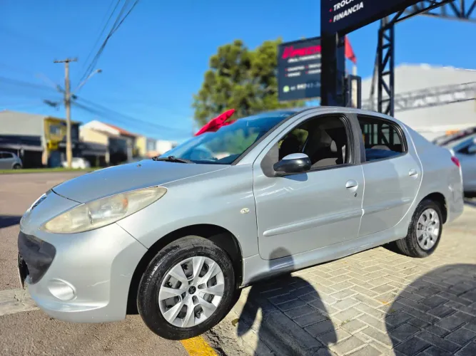 Peugeot 207 Sedan Passion XR 1.4 Flex 8V 4P 2011